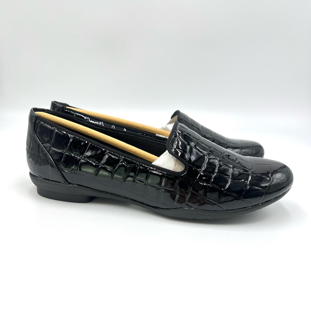 Clarks Womens Size 6.5 Sara Poppy Black Patent Croc Emboss Flats Loafers Shoes